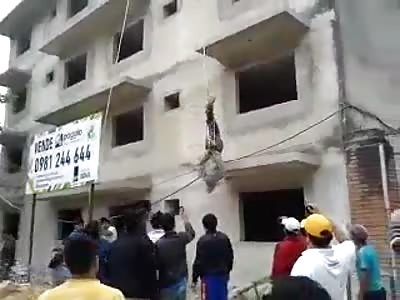 THIEF TIED AND HANGED UPSIDE DOWN THEN BEATEN BY MOB