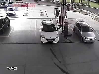 FRUSTRATED ROBBERY: THIEF IS RUN OVER 
