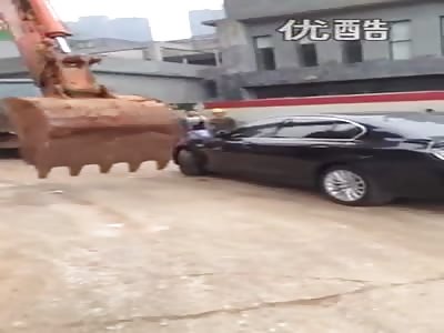 EXCAVATOR REMOVE CARS OUT OF THE WAY