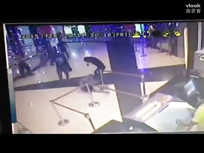 Man hacked by others with machetes in cinema 