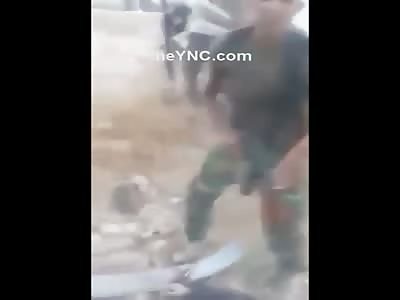 Iraqi Shia Fighter kill Terrorist in Aleppo. 