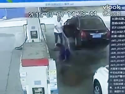 Driver burned by fire when spaying fuel at gas station guy