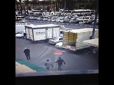 CCTV FOOTAGE: palestinian terrorist try to stab guards in jerusalem and is shot by Them. 