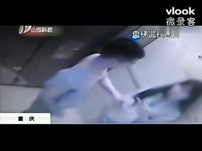  Man molests girl in elevator