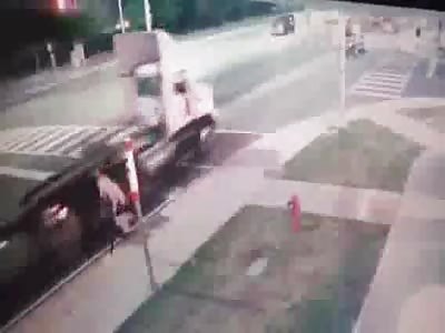Man crushed under wheels of truck..in Mississauga, Ontario 