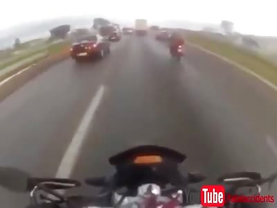 Motorcyclist on the BR-040 in Brazil is Killed When Struck by Flying Tire