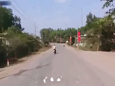 drunken moron on motorcycle causes big crash 