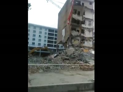 (Rpost) Building destroy Excavator in China