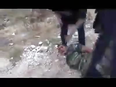 Syrian sildier loses his head to isis in deir ezzor syria