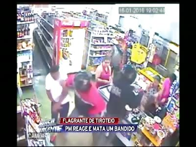 Off Duty Cop Shoots and Kills Robber During Robbery 