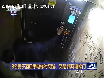 China: Men stuck in elevator they derailed