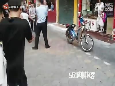 China: Restaurant owner chases cop with a butcher knife