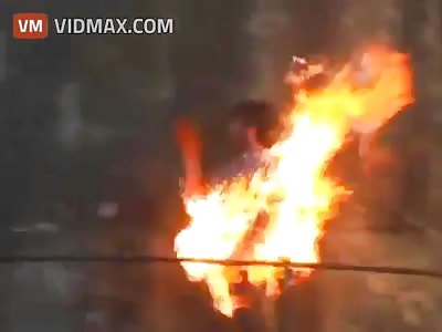 Self Immolation by an Indian man is gruesome to watch as he burns