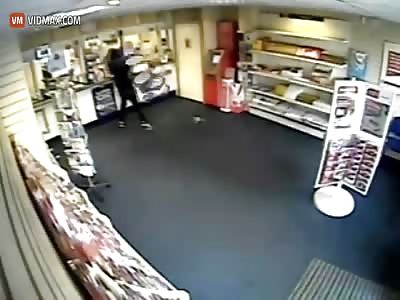Man goes through extreme measures to rob post office