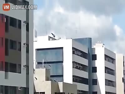 Woman commits suicide in Brazil. jumps from a Brazilian apartment building