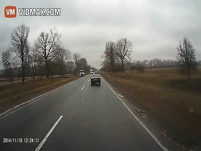 Box truck loses control, instantly kills a driver by beheading them
